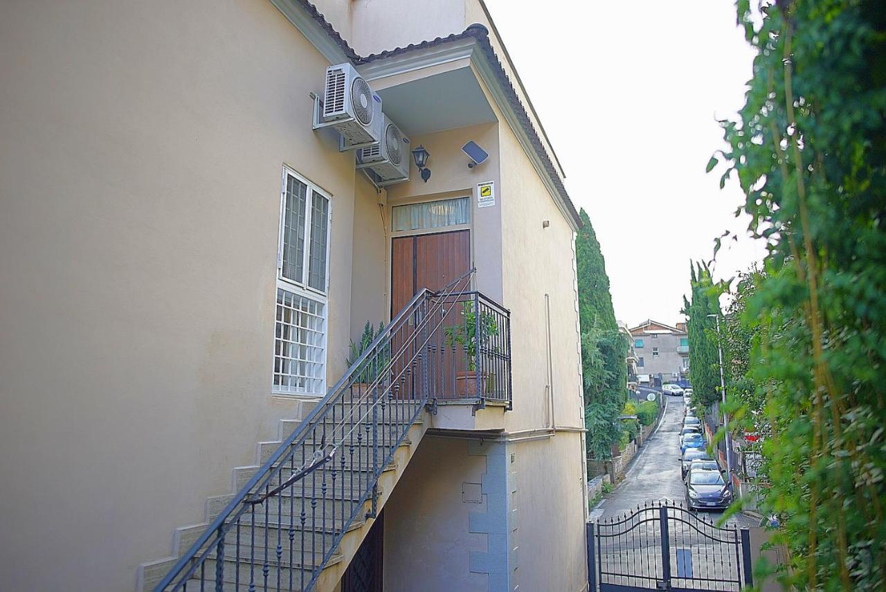 Eva Capital Guest House Vitinia Exterior foto